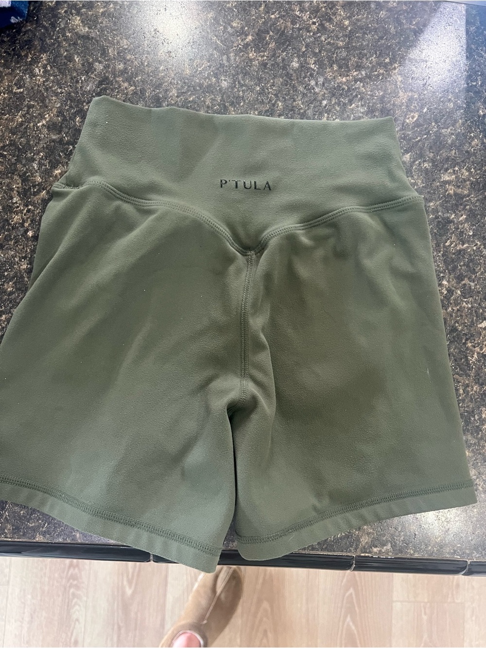 Ptula PureLuxe Shorts 4” *no hidden scrunch* - Picture 3 of 3